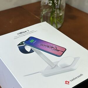 Twelve South HiRise 3-in-1 Wireless Charging
Stand - Complete w/ Box